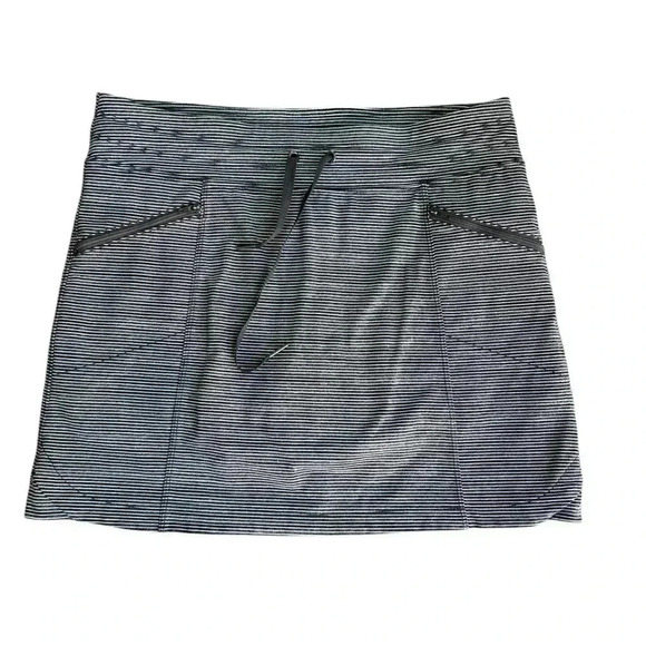 Athleta MODERN METRO SKORT Black & White Stripe Size Small - Picture 1 of 4